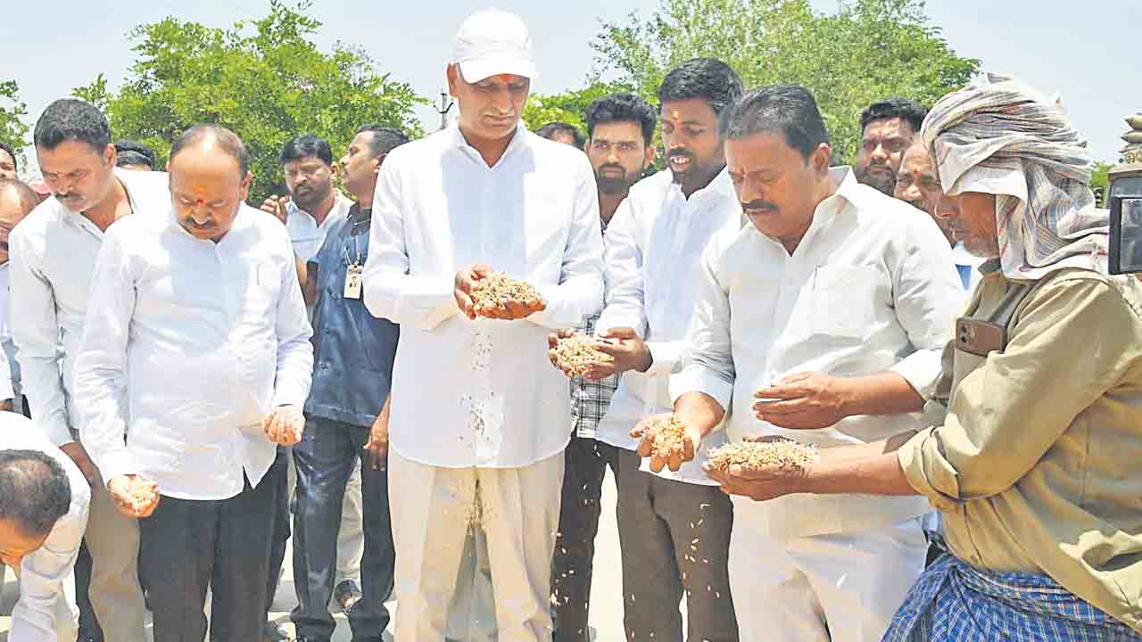 ధాన్యం కొనుగోళ్లలో సర్కారు విఫలం