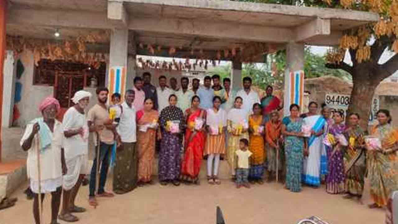 Medical kits | గర్భిణులకు మెడికల్ కిట్లు పంపిణీ చేసిన ఉప్పల ట్రస్ట్