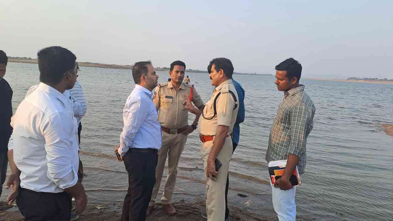 అధికారులు కాళేశ్వరంలోనే ఉండాలి