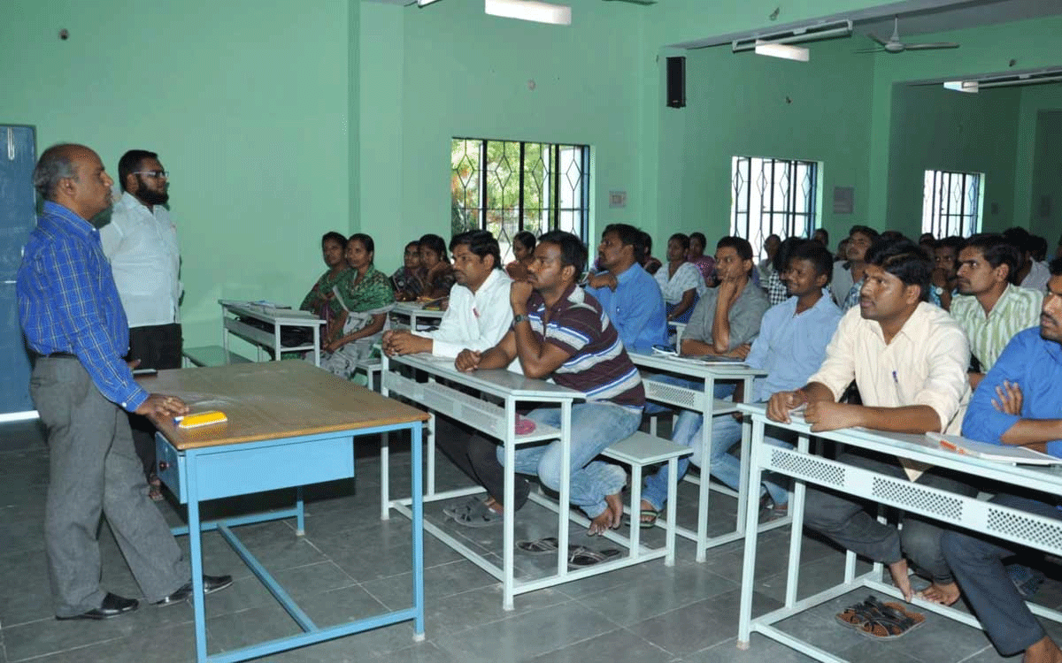 Civils Free Training : మైనార్టీలకు సివిల్స్‌లో ఉచిత శిక్షణ : యాకూబ్ పాషా