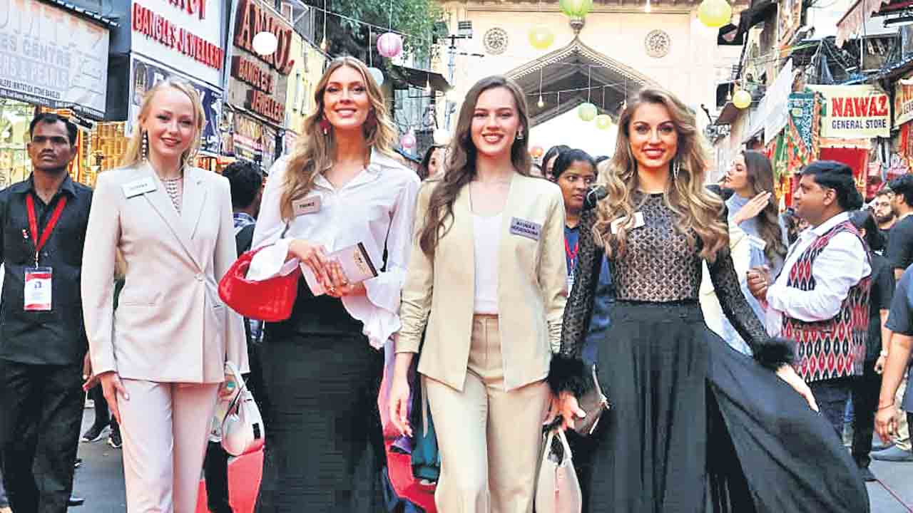 సుందరీమణుల హెరిటేజ్‌ వాక్‌