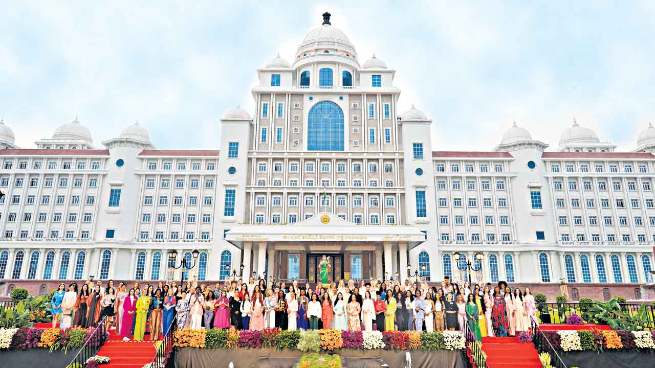 Telangana | ఇవి కేసీఆర్‌ కట్టినవే.. కమాండ్‌ కంట్రోల్‌, సచివాలయాన్ని సందర్శించిన సుందరీమణులు