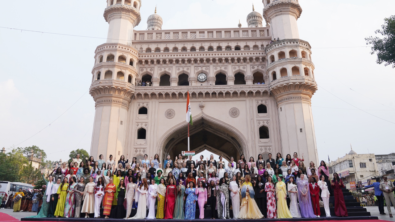చార్మినార్ చెంత.. మిస్ వ‌ర‌ల్డ్ పోటీదారులు