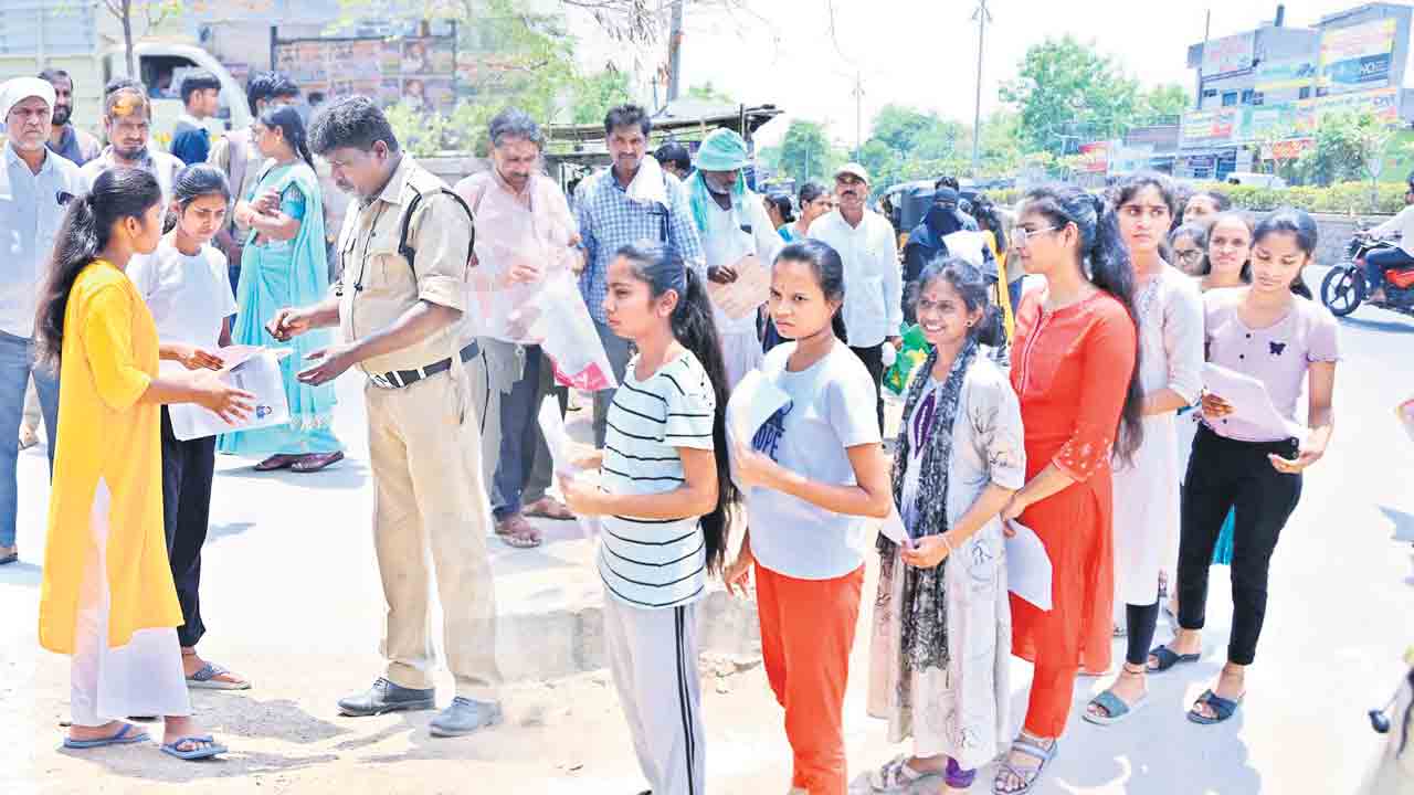 ప్రశాంతంగా నీట్..