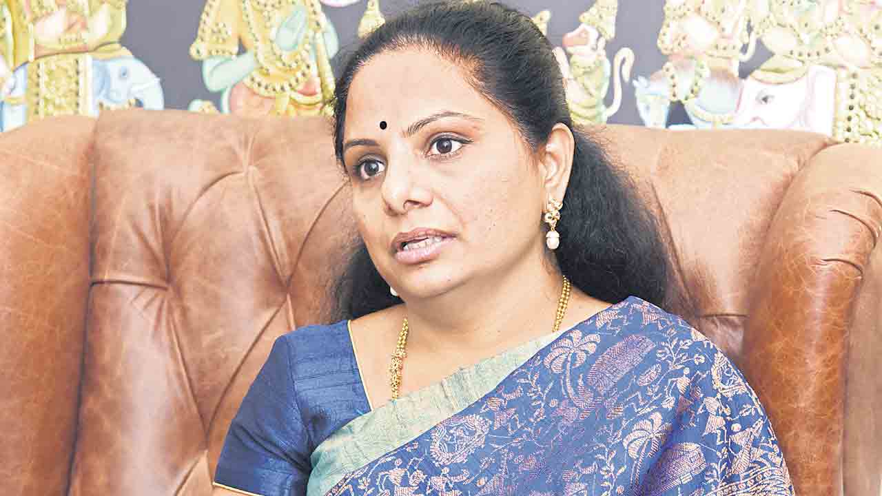 కేసీఆర్ ప్రతిష్టను దెబ్బతీయాలనే కుట్రతోనే నోటీసులు