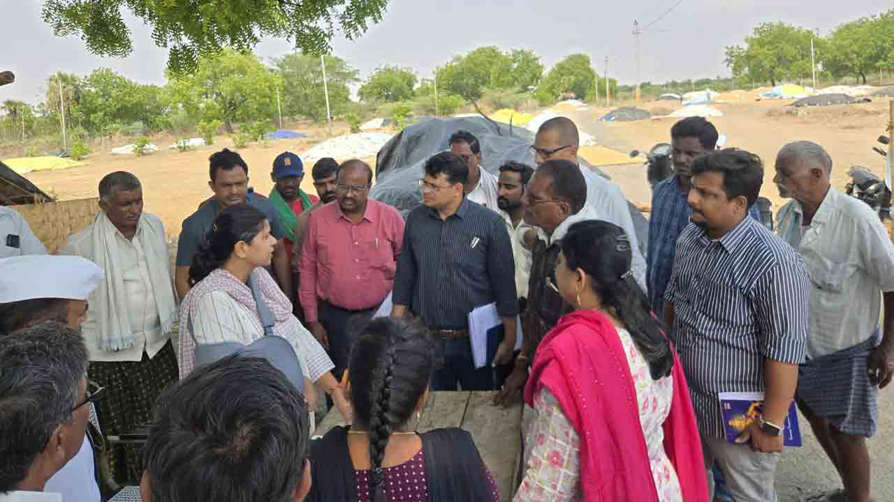 ధాన్యాన్ని ఎప్పటికప్పుడు మిల్లులకు తరలించాలి