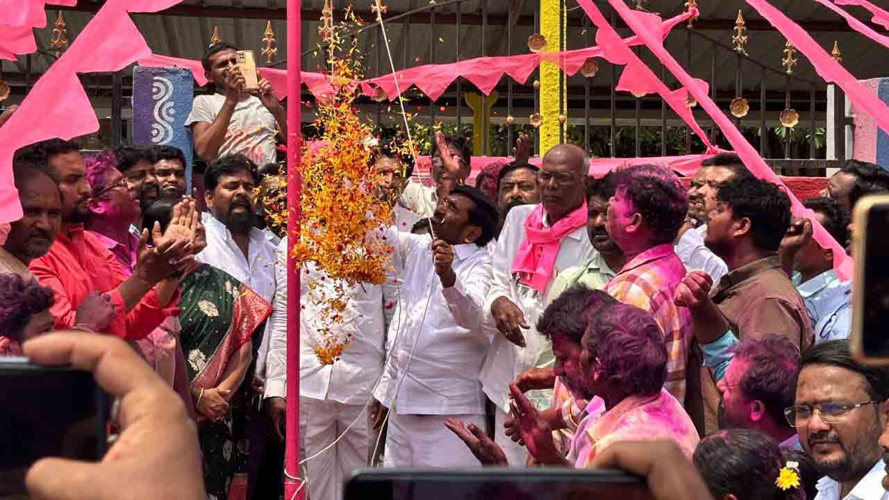 జిల్లా అభివృద్ధిపై చర్చకు సిద్ధమా?