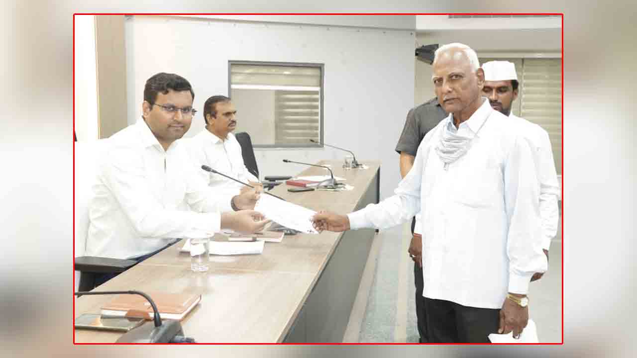 National Defence Fund | జాతీయ రక్షణ నిధికి రిటైర్డ్‌ టీచర్‌ రూ.లక్ష విరాళం