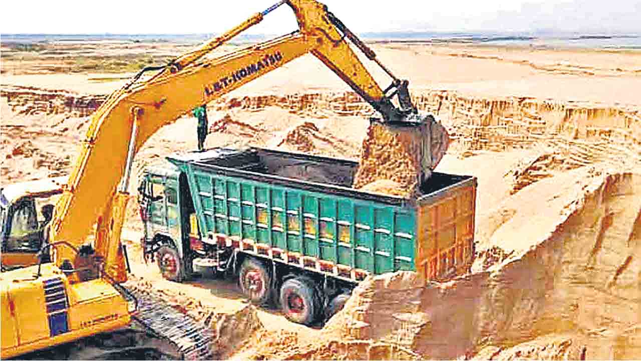 Sand Mining Policy | ప్రజలపై భారం మోపినా ఫలితం శూన్యం.. కొత్త ఇసుక పాలసీ బూమరాంగ్‌!