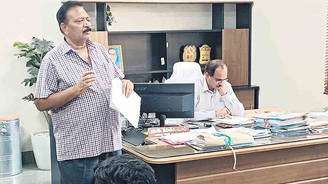 ప్రభుత్వ విద్యాసంస్థల్లో అడ్మిషన్లు పెంచాలి