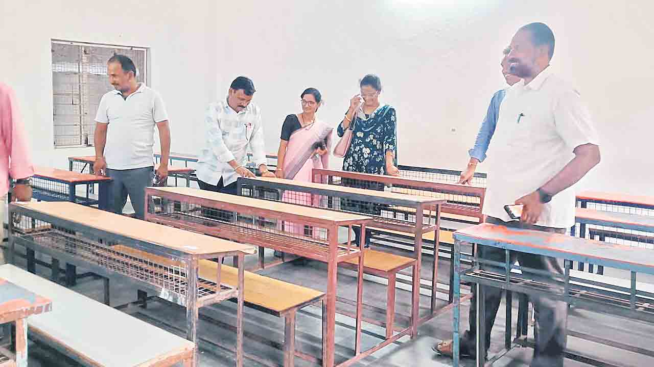 నేడు పాలిసెట్‌ ఏర్పాట్లు పూర్తిచేసిన అధికారులు