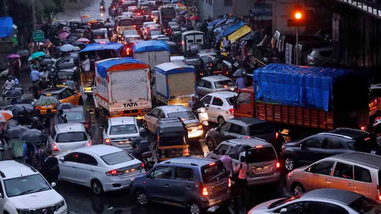 Car Parking | పార్కింగ్‌ స్థలం చూపిస్తేనే వాహనానికి రిజిస్ట్రేషన్‌ : మహారాష్ట్ర ప్రభుత్వం