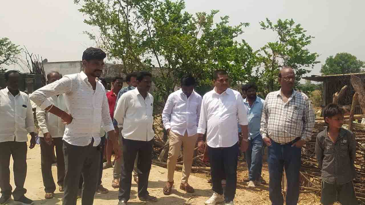 Huge Damage | వడగండ్లతో అపార నష్టం.. రెండు వందల ఇండ్ల పై కప్పులు నేల మట్టం