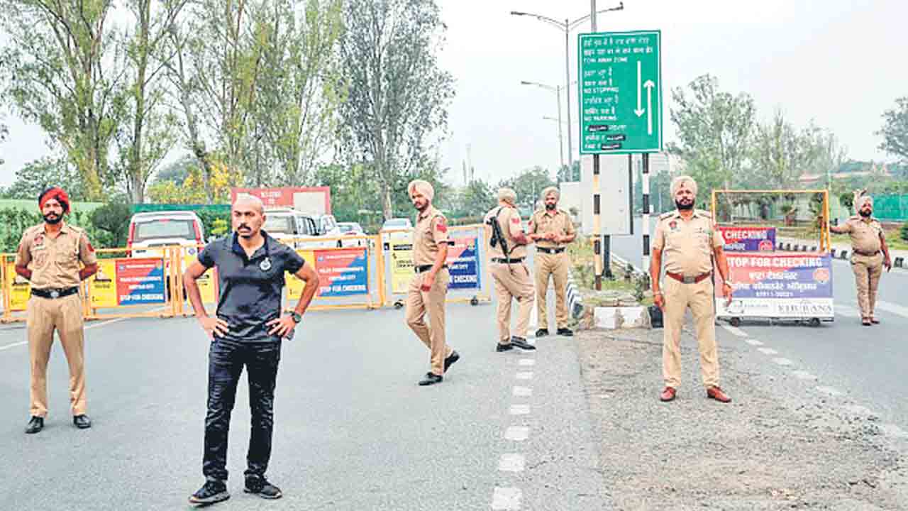 సరిహద్దు రాష్ట్రాల్లో హై అలర్ట్‌.. పోలీసుల సెలవులు రద్దు