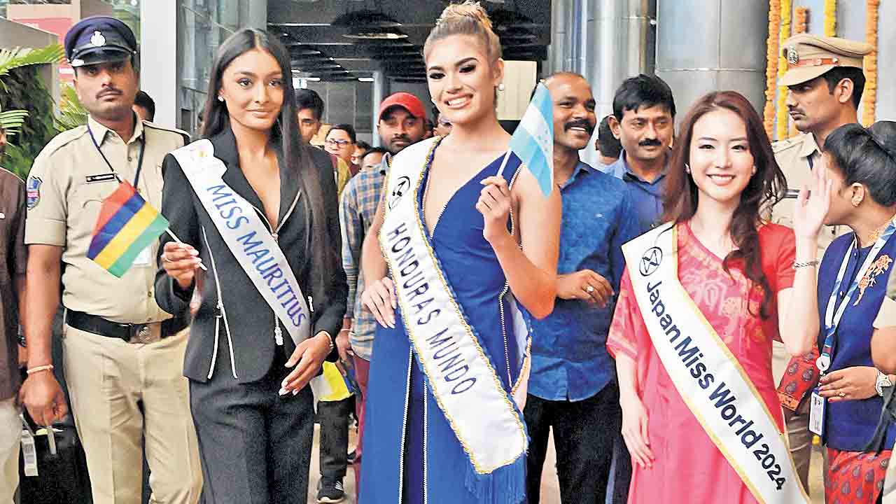 యుద్ధం నడుమ అందాల పోటీలా?