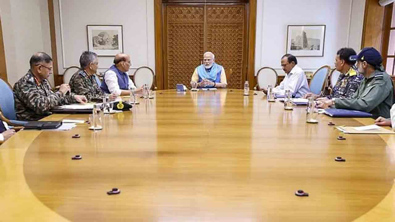 PM Modi | మరికాసేపట్లో భారత్‌-పాక్‌ డీజీఎంవోల చర్చలు.. ప్రధాని మోదీ నివాసంలో అత్యున్నతస్థాయి సమావేశం