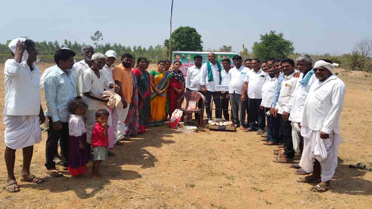 IKP Paddy Centre | ఐకేపీ ఆధ్వర్యంలో ధాన్యం కొనుగోలు కేంద్రం ప్రారంభం