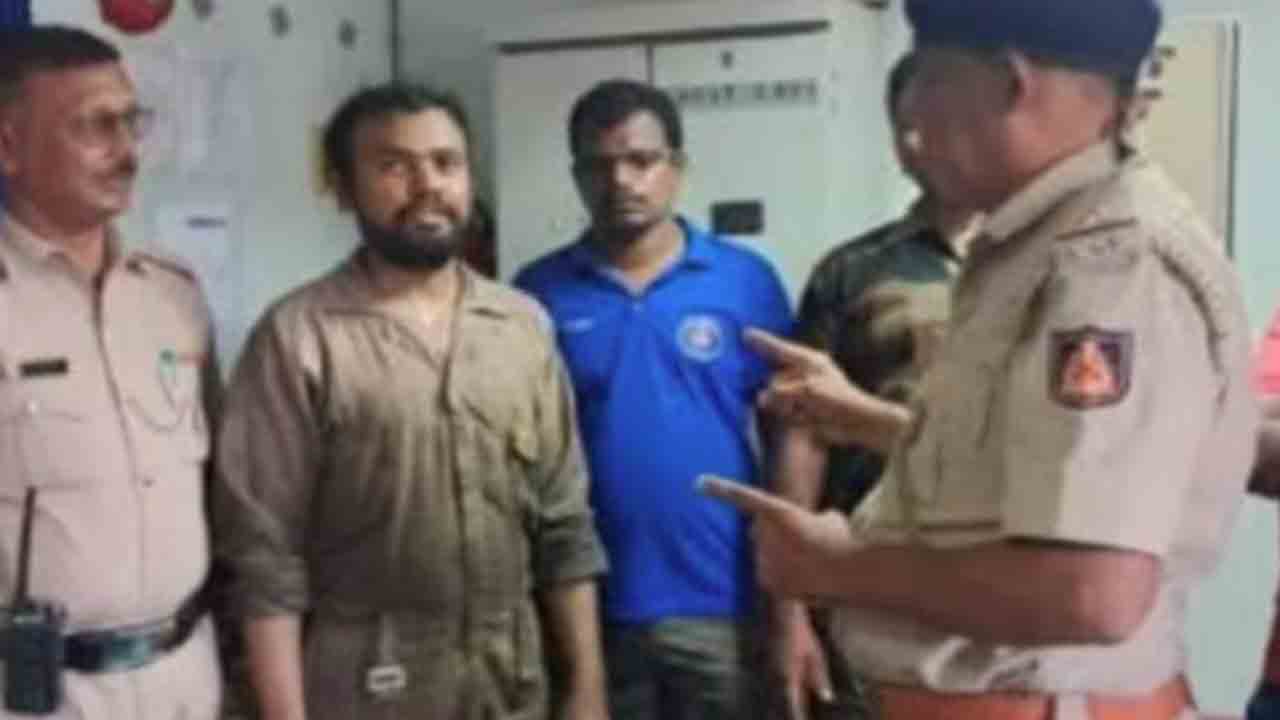 Pak National Denied Entry | కార్గో షిప్‌లో పాక్‌ జాతీయుడు.. భారత్‌లోకి ప్రవేశం   నిరాకరణ