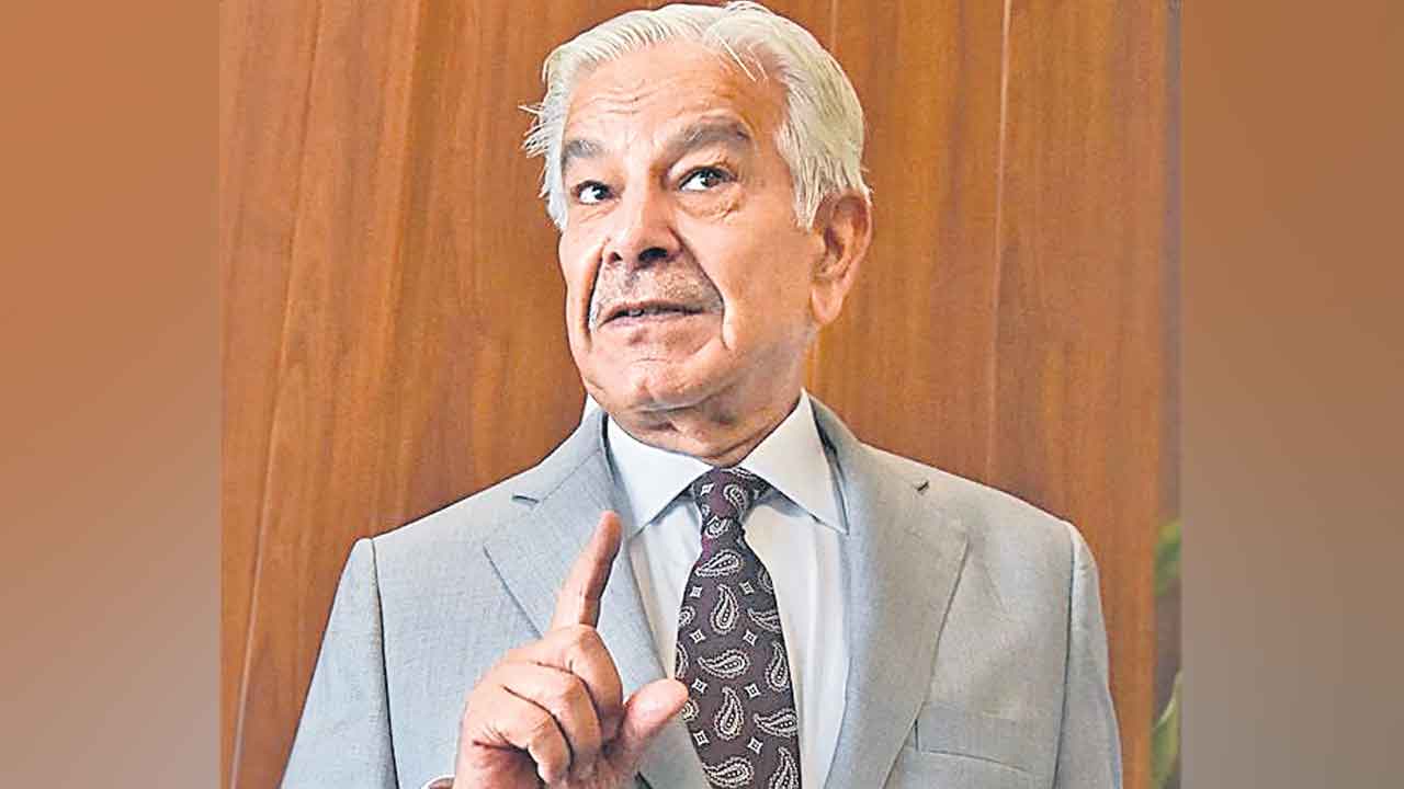 ఏ క్షణమైనా భారత్‌ సైనిక దాడి చేయొచ్చు.. పాక్‌ రక్షణ మంత్రి హెచ్చరిక