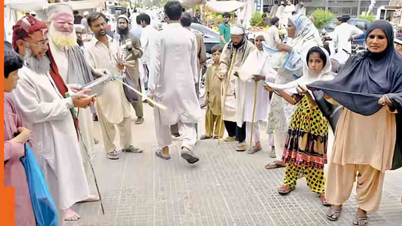 Pakistani beggars | మిత్ర దేశాల్లో పాకిస్థాన్‌ బిచ్చగాళ్లు.. ఏకంగా 5033 మందిని వెళ్లగొట్టిన సౌదీ