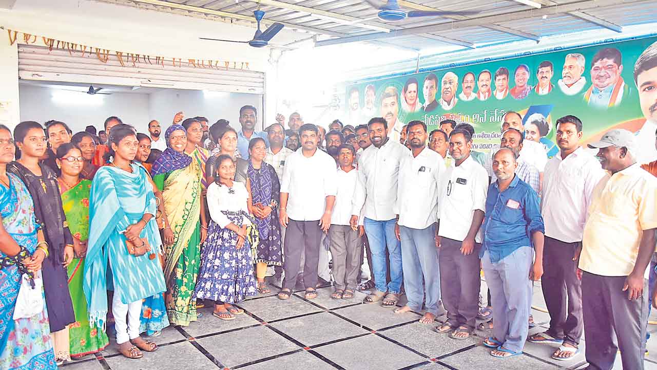 పెండింగ్ బిల్లులు చెల్లించి ఆదుకోండి