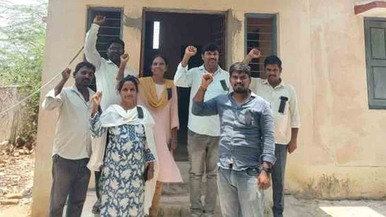 Wages Demand | వేతనాలు చెల్లించాలంటూ ఉపాధి హామీ ఉద్యోగుల పెన్‌డౌన్