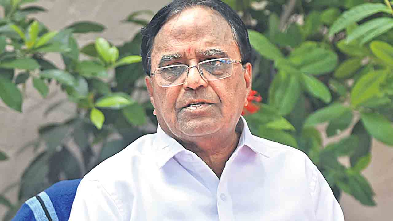 మంత్రుల ముఖం చూసి పంటలు పెరిగాయా?