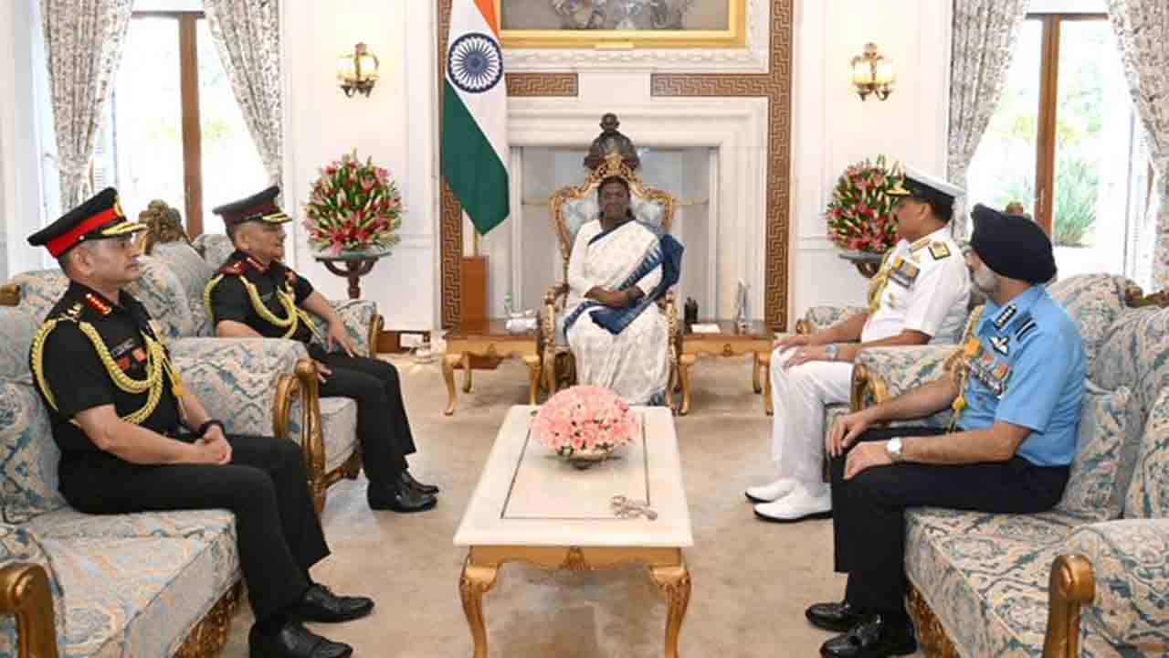 Droupadi Murmu | రాష్ట్రపతి ద్రౌపది ముర్ముతో త్రివిధ దళాధిపతుల భేటీ