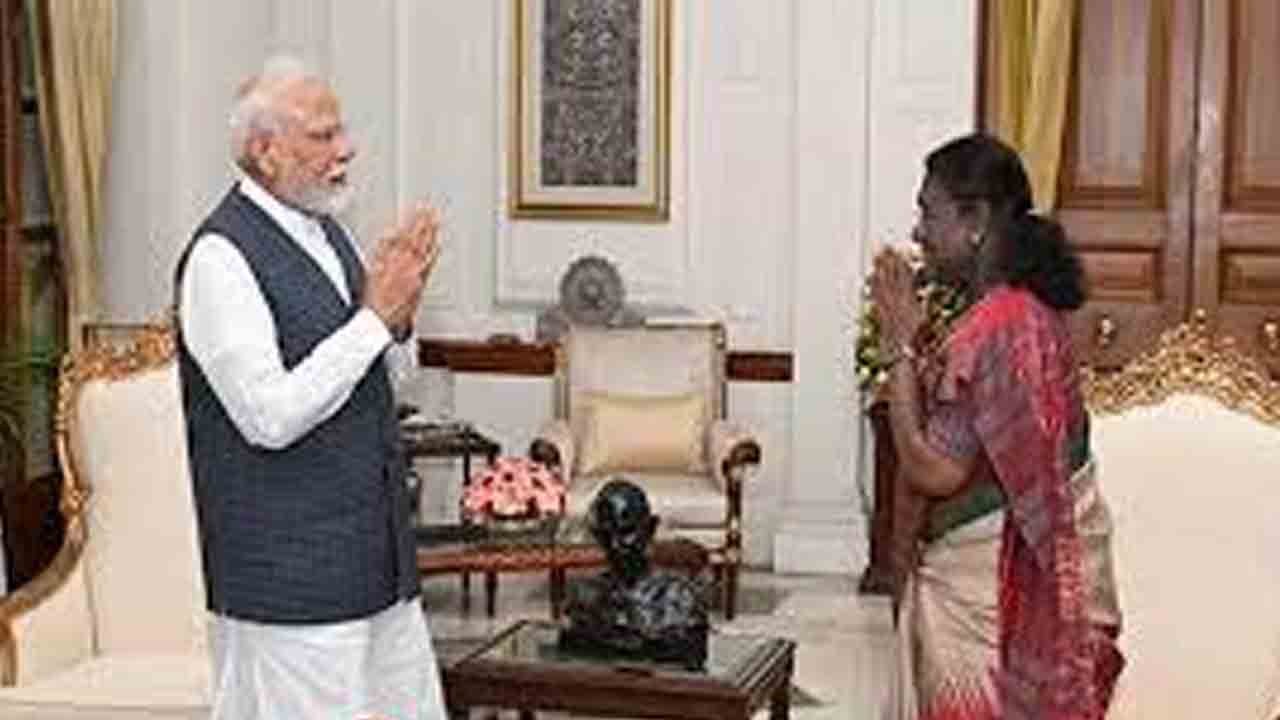 రాష్ట్రపతి ముర్ముతో మోదీ భేటీ
