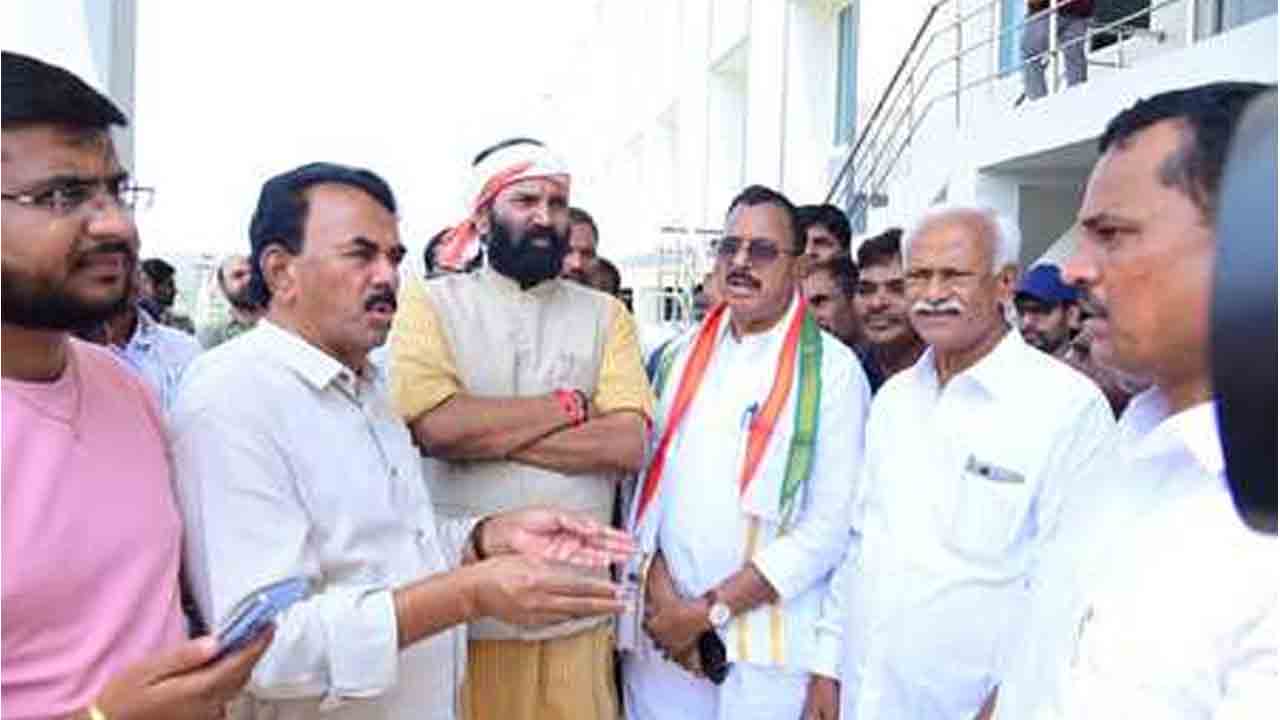 Ministers Projects Visit | ఉమ్మడి పాల‌మూరు జిల్లా సాగునీటి ప్రాజెక్ట్‌ల‌ను వేగ‌వంతంగా పూర్తి చేస్తాం : మంత్రులు ఉత్తమ్‌, జూపల్లి