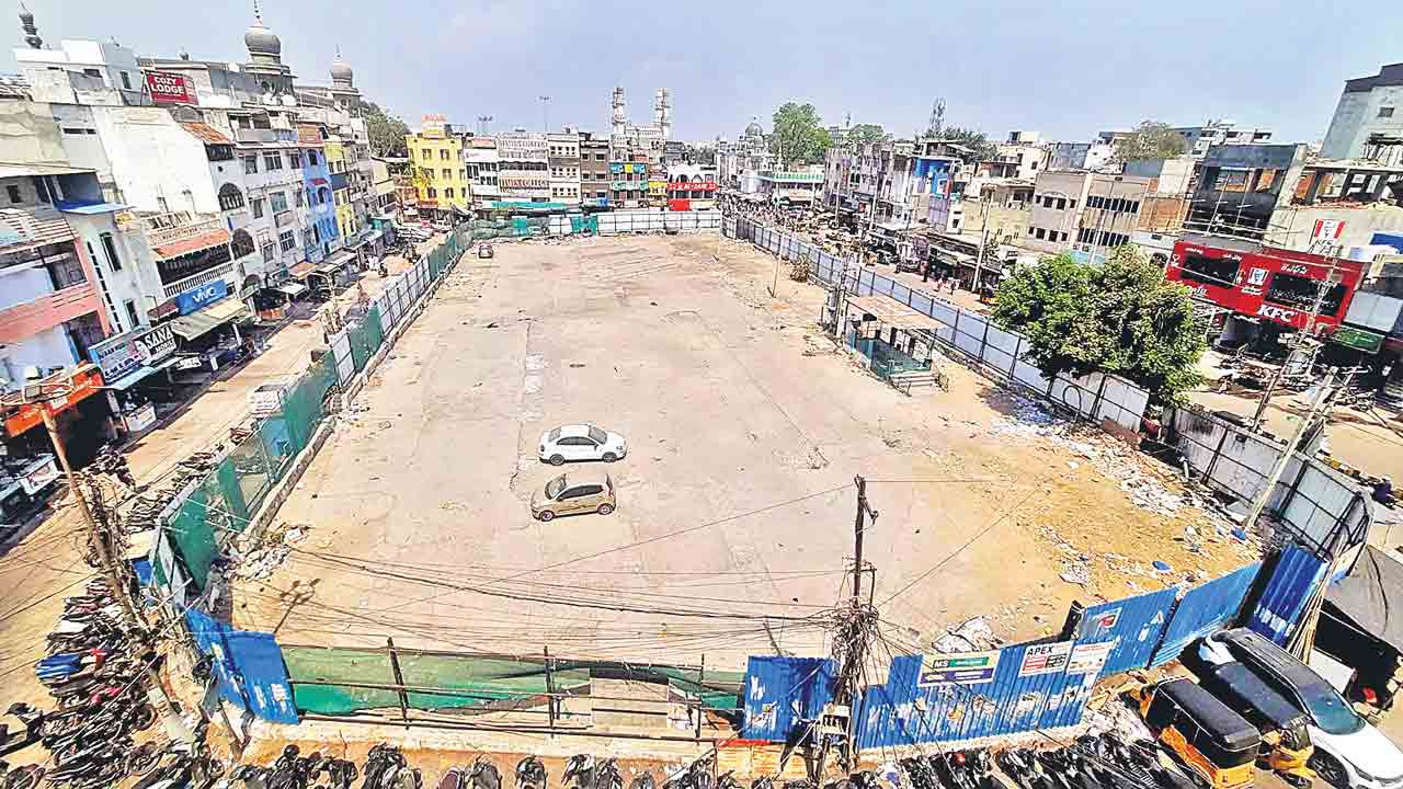 మల్టీలెవల్‌ పార్కింగ్‌ @ చార్మినార్‌