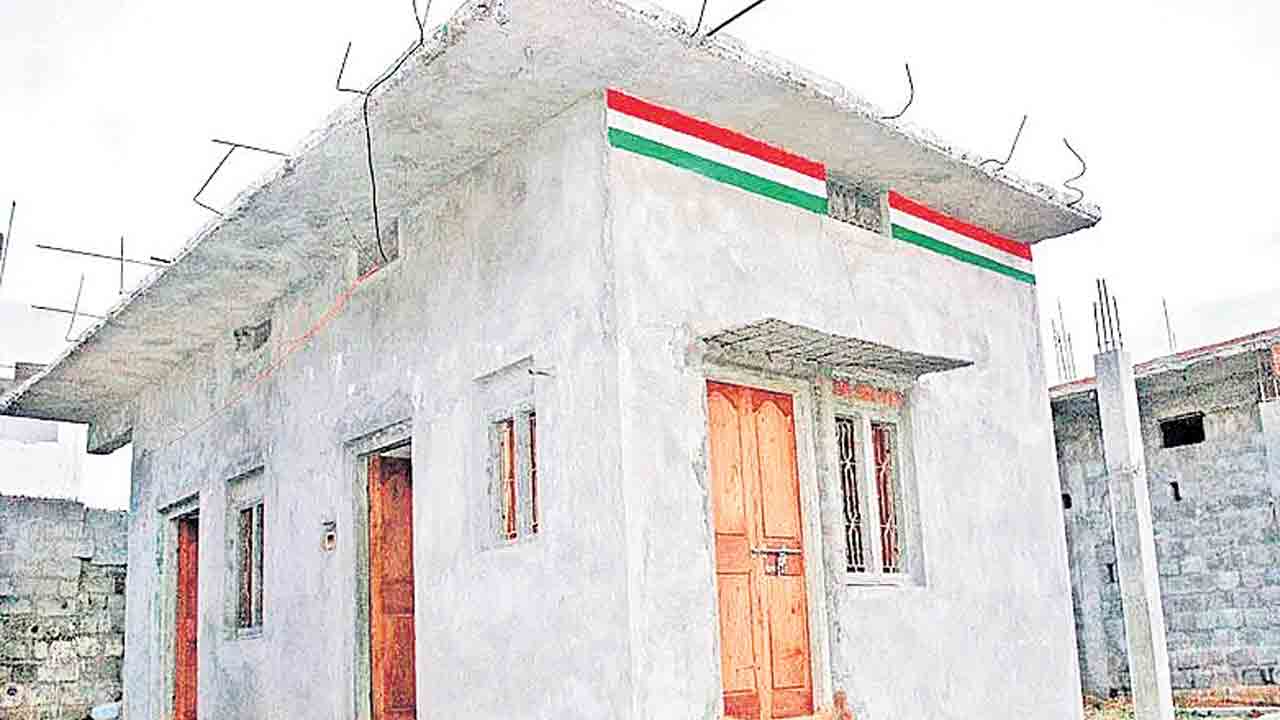 అనర్హులకు అందలం