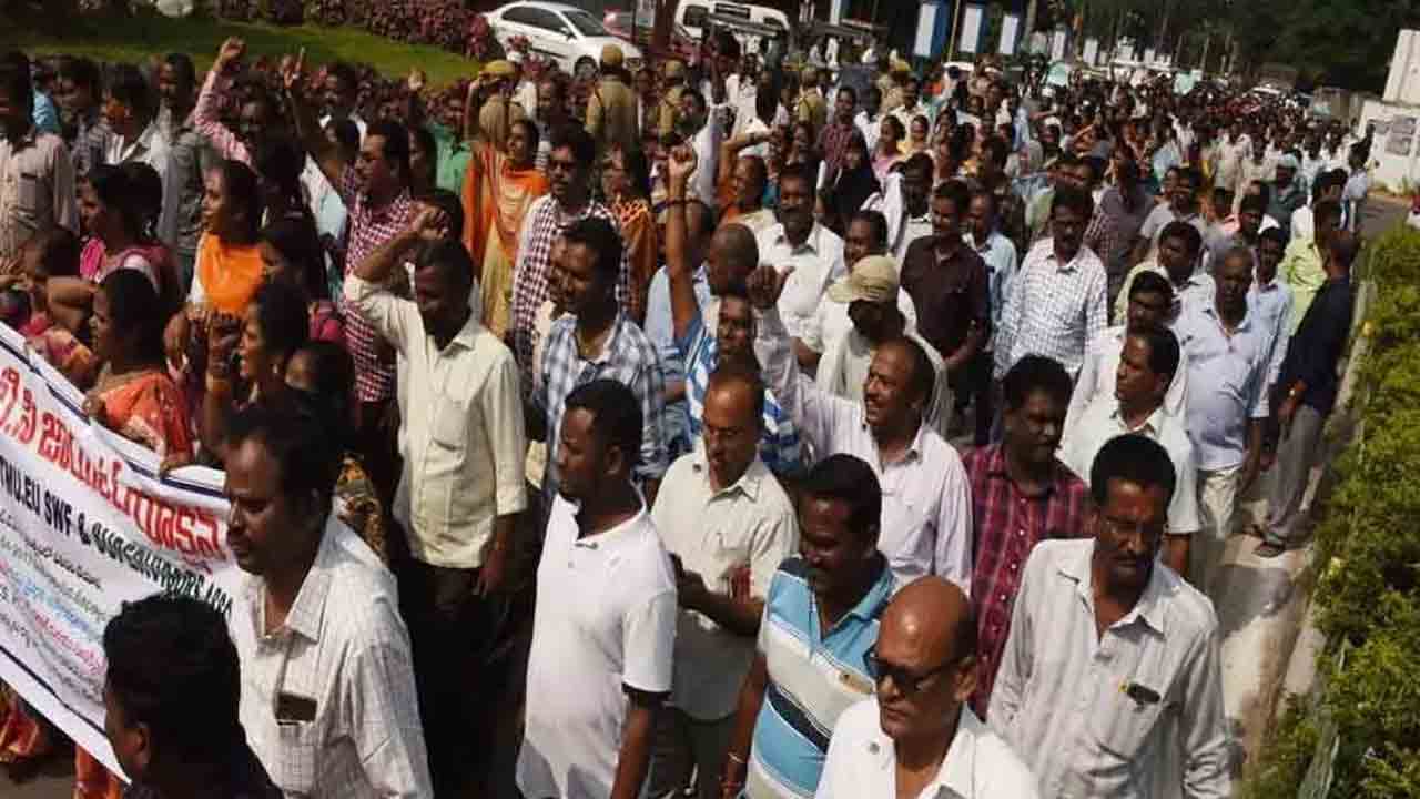 జూన్‌ 2 లోపు తేల్చకపోతే సమ్మె తథ్యం