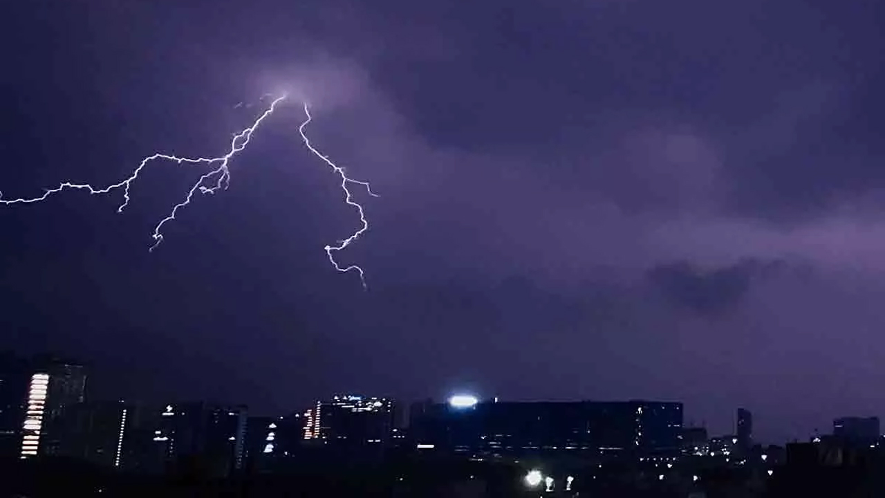 TG Weather | ద్రోణి ప్రభావంతో తెలంగాణలో నాలుగు రోజులు వానలు.. ఆరెంజ్ అలెర్ట్ జారీ..!