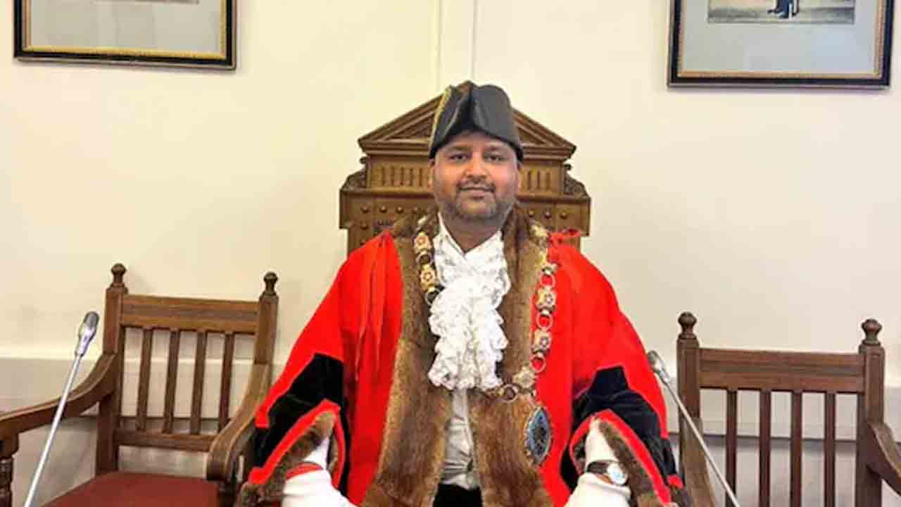 Raj Mishra | యూకే నగర మేయర్‌గా యూపీ రైతు కొడుకు