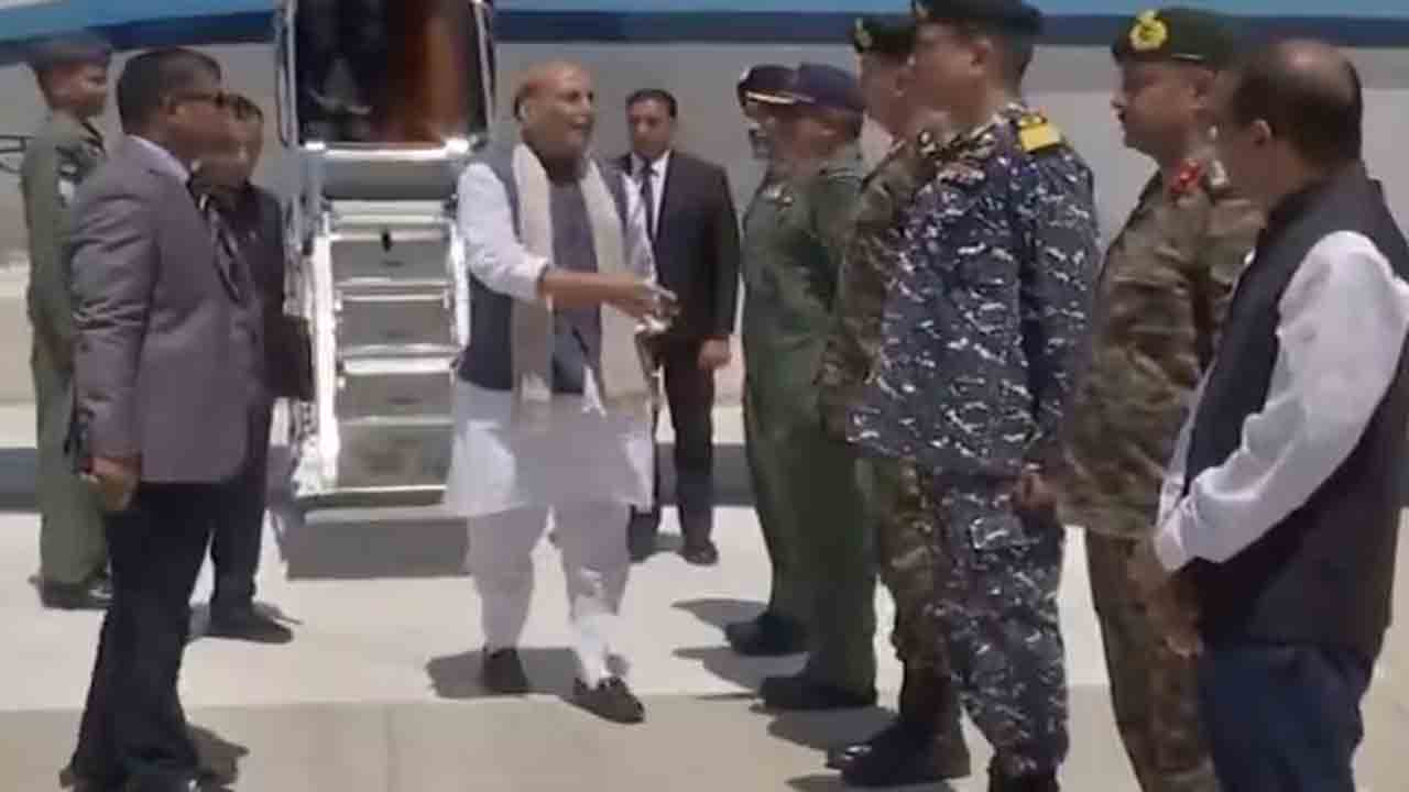 Rajnath Singh | భుజ్‌ ఎయిర్‌ఫోర్స్‌ స్టేషన్‌ను సందర్శించిన రాజ్‌నాథ్‌ సింగ్‌