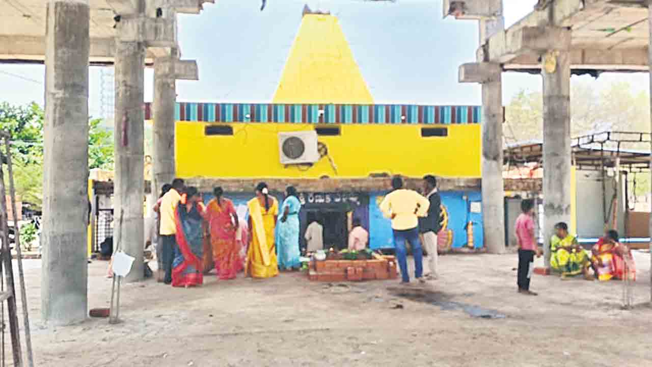 ఎల్లమ్మ ఆలయ పాలక మండలి ఏర్పాటయ్యేనా?