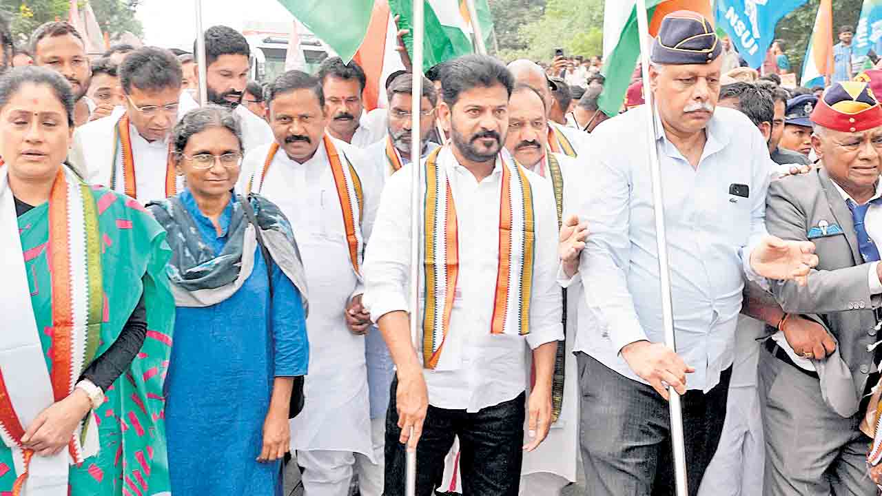 ట్రంప్‌కు భయపడి యుద్ధం ఆపేసిన మోదీ