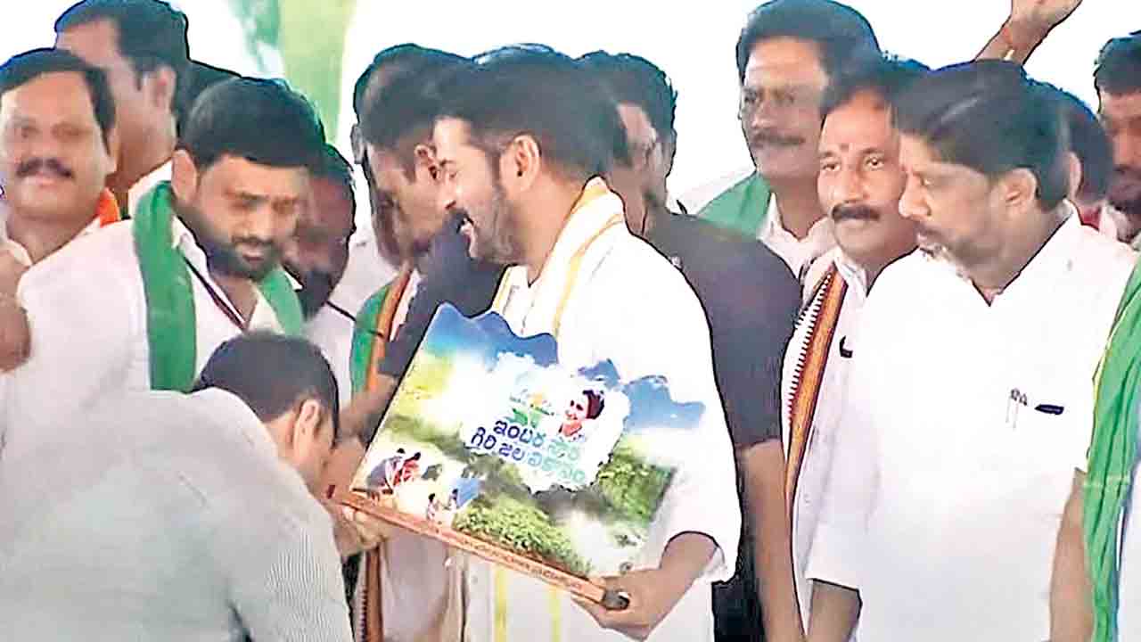Revanth Reddy | నిరుపేదలకు ఇంటి జాగ ఇవ్వలేం!.. మరో హామీపై చేతులెత్తేసిన ముఖ్యమంత్రి రేవంత్రెడ్డి