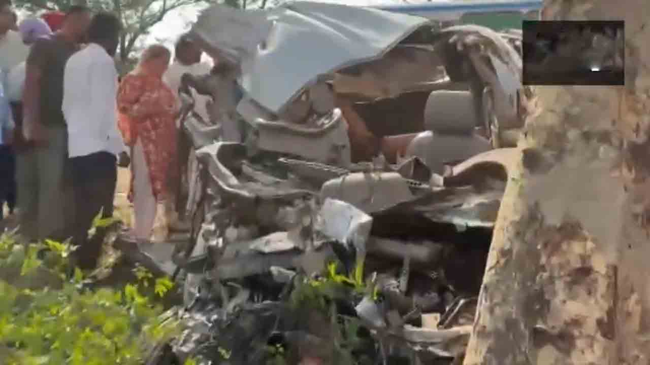 Road accident | టిప్పర్‌ను ఢీకొట్టిన కారు.. ఏడుగురు దుర్మరణం