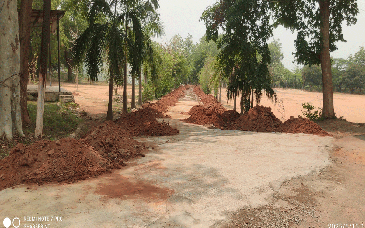 Ramavaram : మట్టిని తోడేశాడు.. ఇంకుడుగుంత అంటున్నాడు