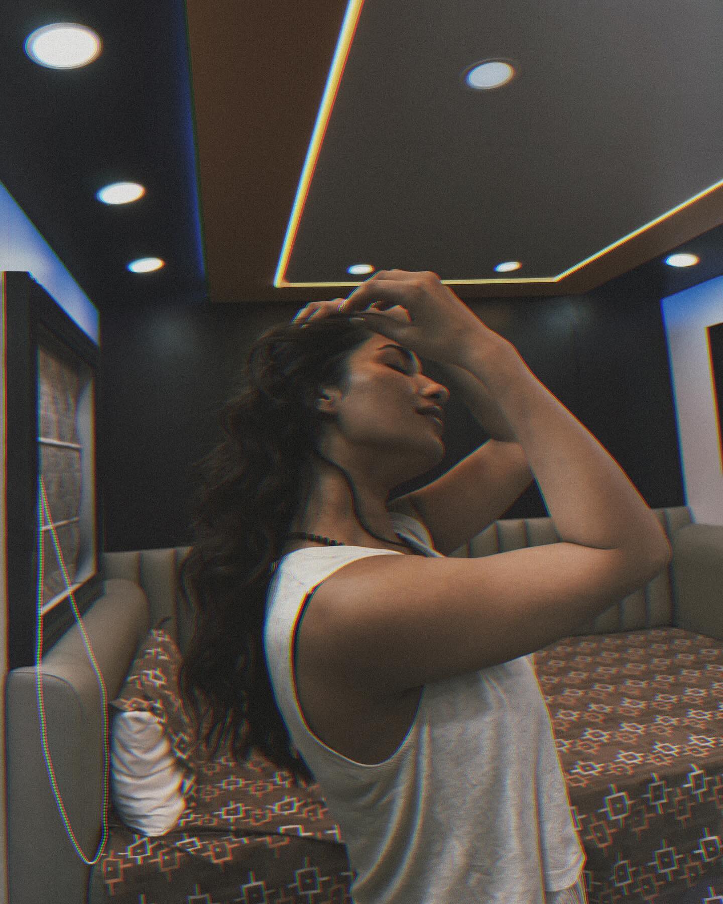 Ruhani Sharma (26)