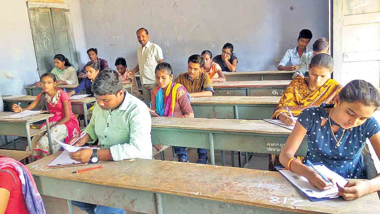 Gurukula Admissions | ఇంటర్‌ ప్రవేశాల్లో గందరగోళం.. ఎస్సీ గురుకులాల్లో ఎన్నడూ లేనివిధంగా కొత్త నిబంధనలు