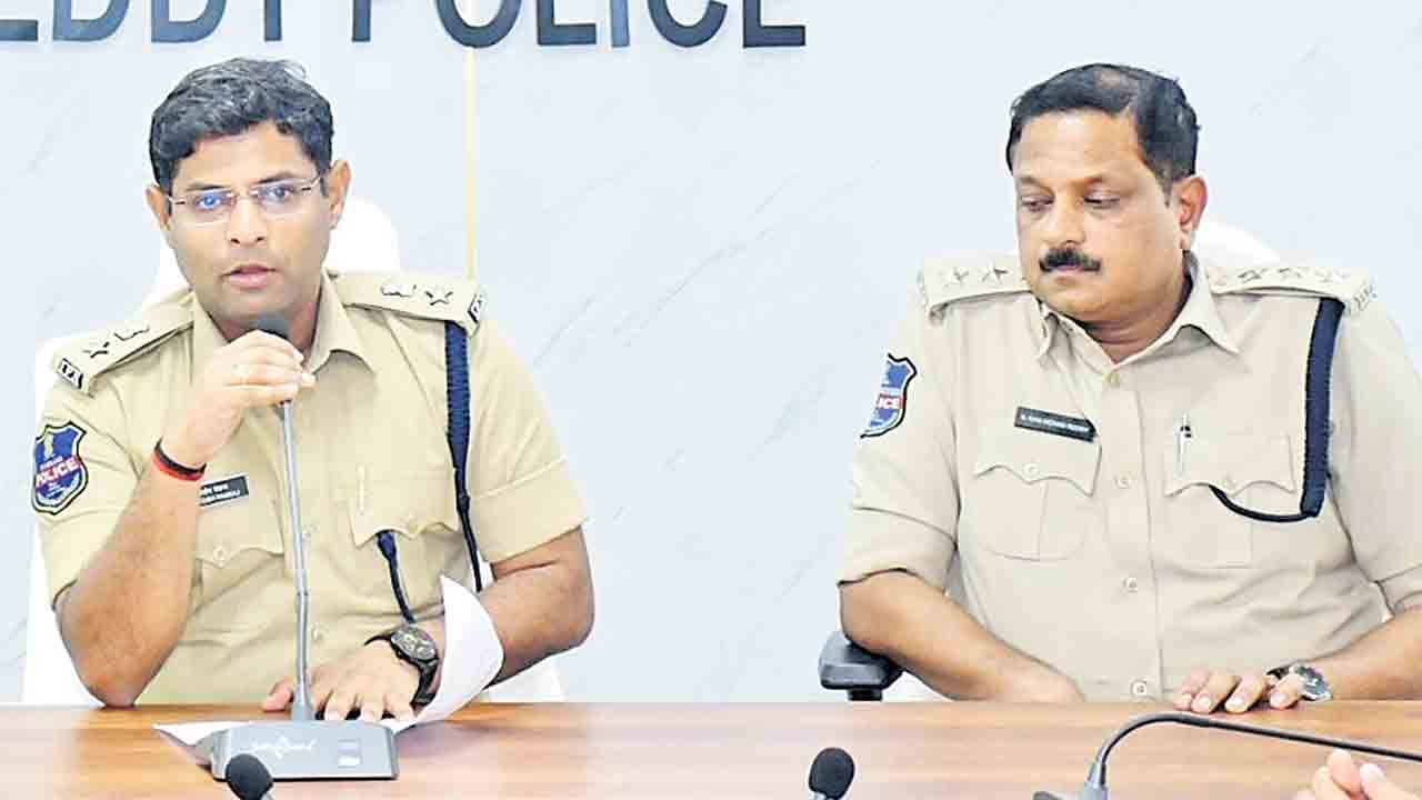 పోలీసులు కంప్యూటర్‌ పరిజ్ఞానం పెంచుకోవాలి