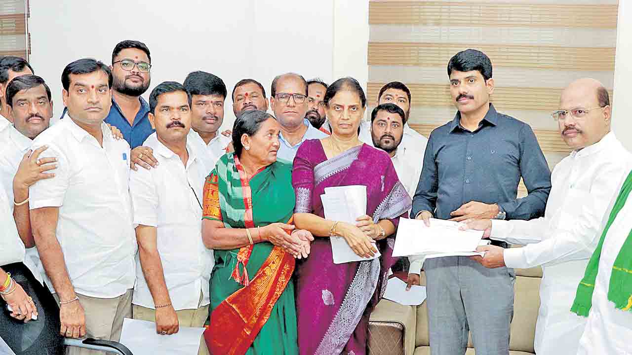 ఫార్మాసిటీని రద్దుచేస్తే భూములను రైతులకివ్వాలి