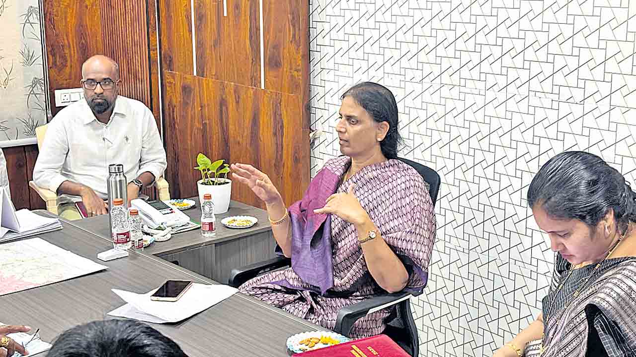 ఒక్కరోజూ సమీక్ష చేయలే