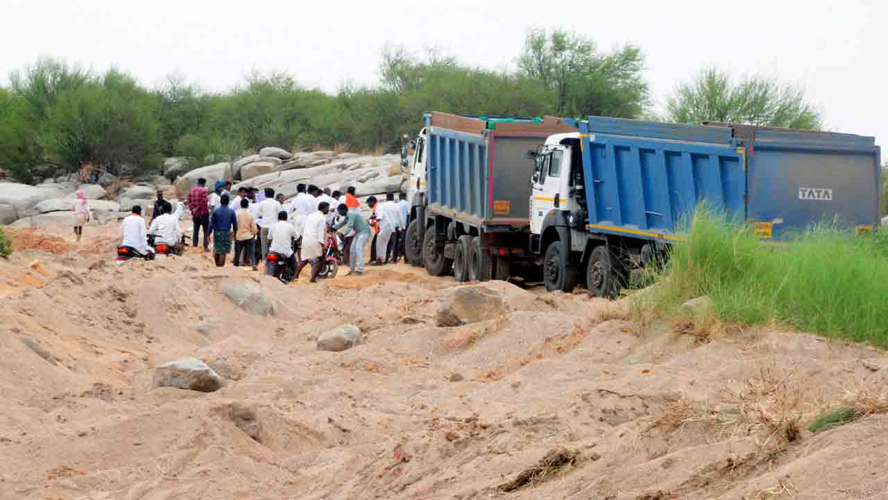 దర్జాగా దందా..