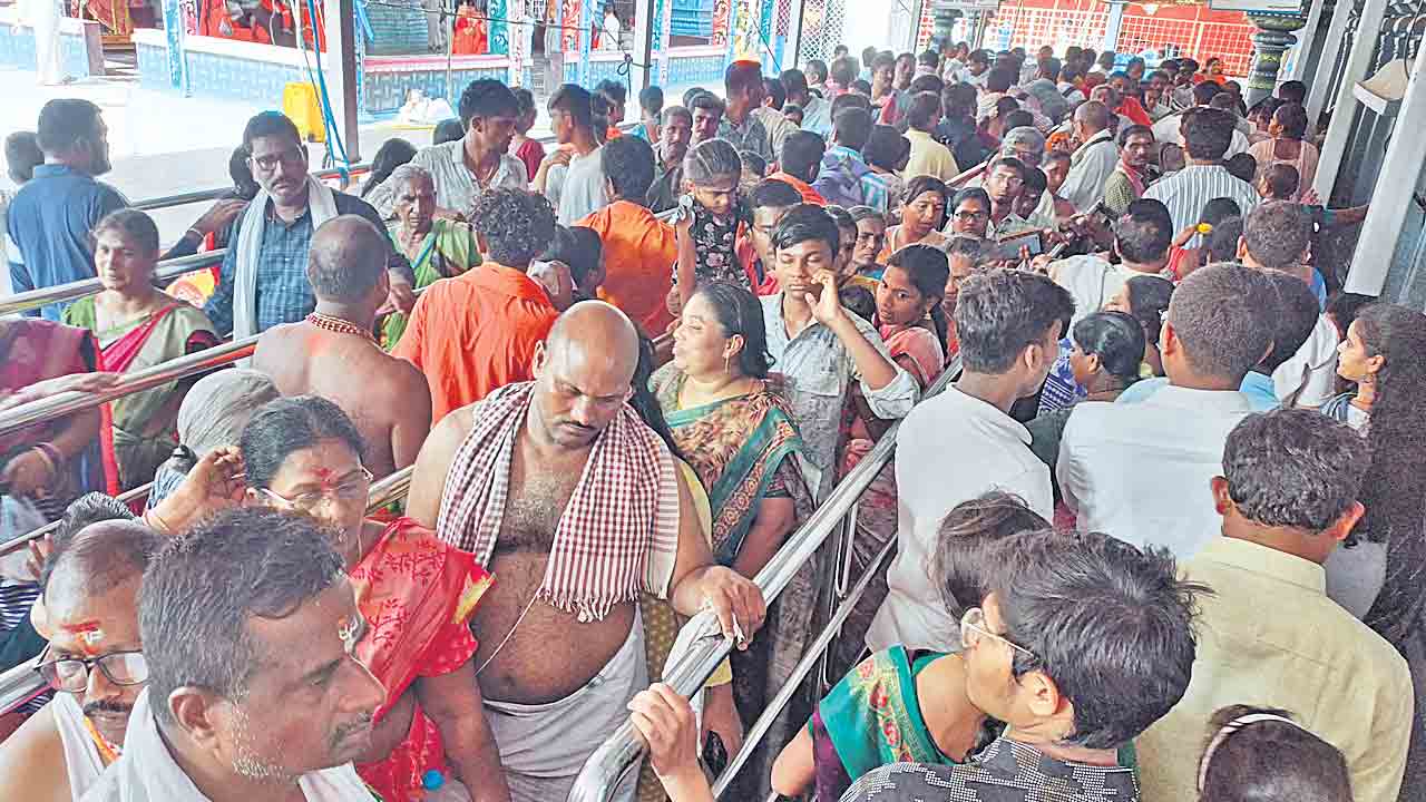 కాళేశ్వరంలో భక్తుల రద్దీ