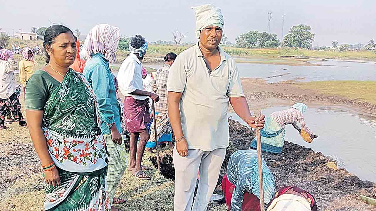 Parakala | కాంగ్రెస్‌ సర్కార్‌ నిర్లక్ష్యం.. కూలీలుగా మారిన మాజీ సర్పంచ్‌ దంపతులు