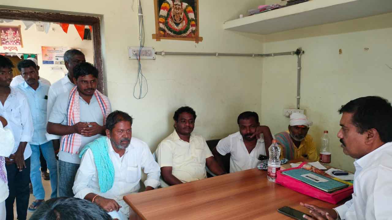 గన్నీ బ్యాగులతోపాటు లారీలను పంపిస్తాం